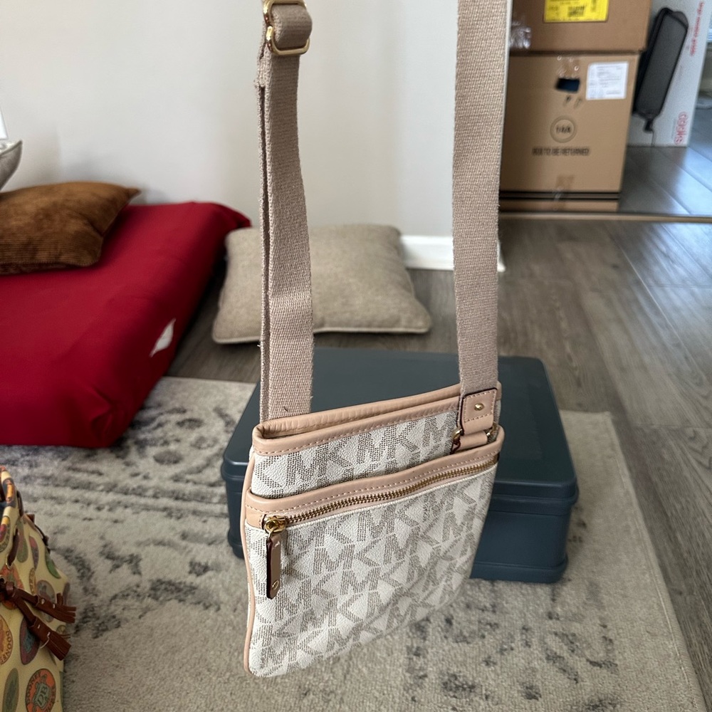 Michael Korr cross boast bag